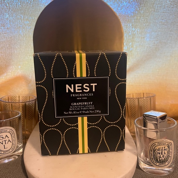 NEST Fragrances Grapefruit Candle - Black with Gold Accents - Picture 2 of 6